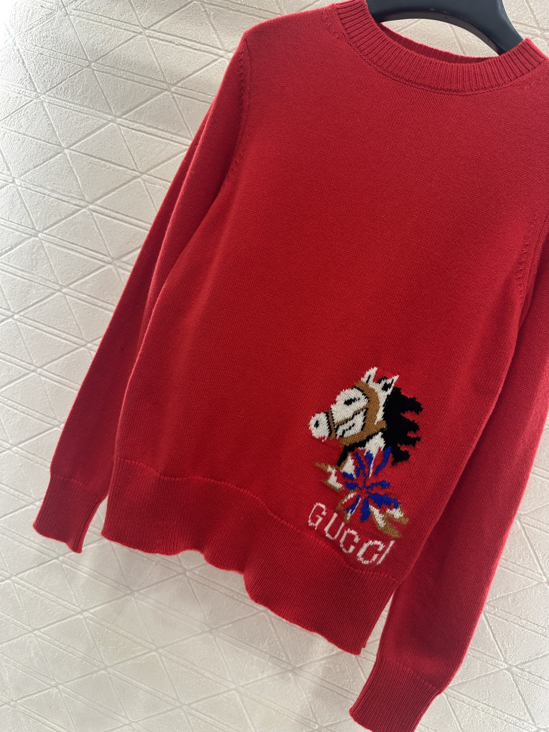 ♥Gucc*♥2025新品上架 贺岁圆领马年毛衣 新年贺岁系列#定制YB羊毛纱线材质，质感细腻，舒适保暖