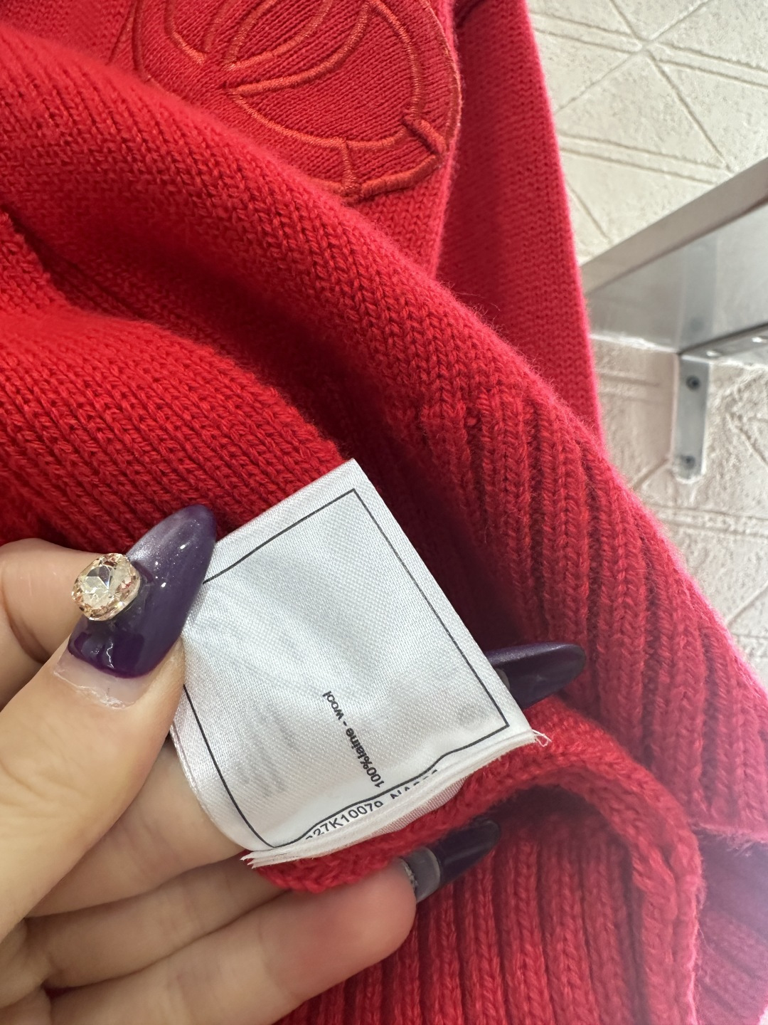 ♥Chane*♥2025新品上架 双C爱心字母针织开衫定制YB羊毛纱线织造，质感细腻，舒适好穿，V领短款