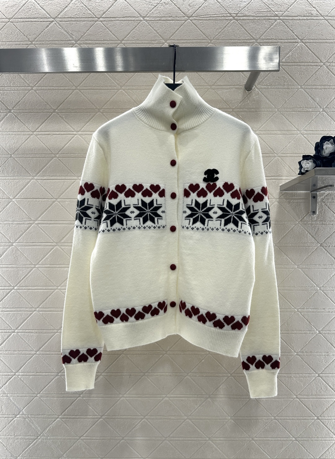 ♥Chane*♥2025新品上架 高领费尔岛开衫毛衣定制YB羊毛纱线材质，质感细腻，舒适保暖，立领纽扣开