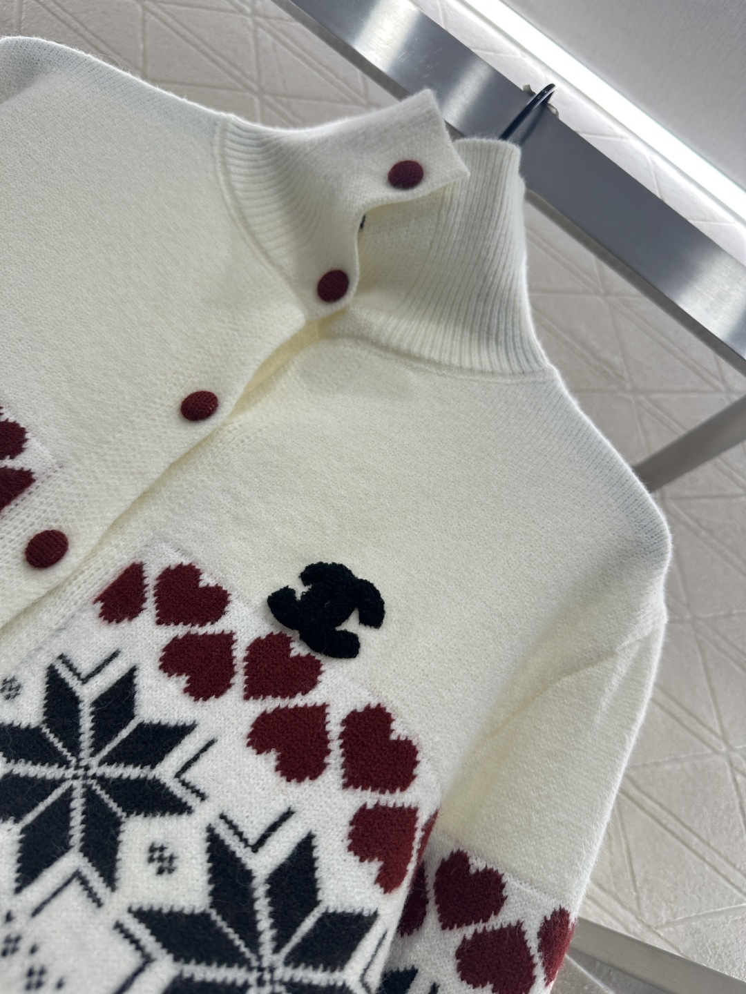 ♥Chane*♥2025新品上架 高领费尔岛开衫毛衣定制YB羊毛纱线材质，质感细腻，舒适保暖，立领纽扣开