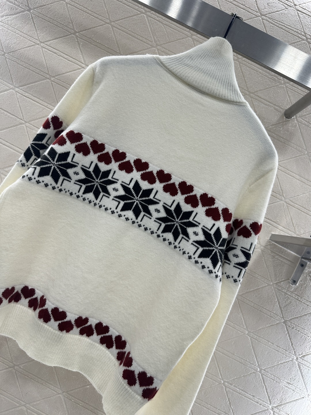 ♥Chane*♥2025新品上架 高领费尔岛开衫毛衣定制YB羊毛纱线材质，质感细腻，舒适保暖，立领纽扣开