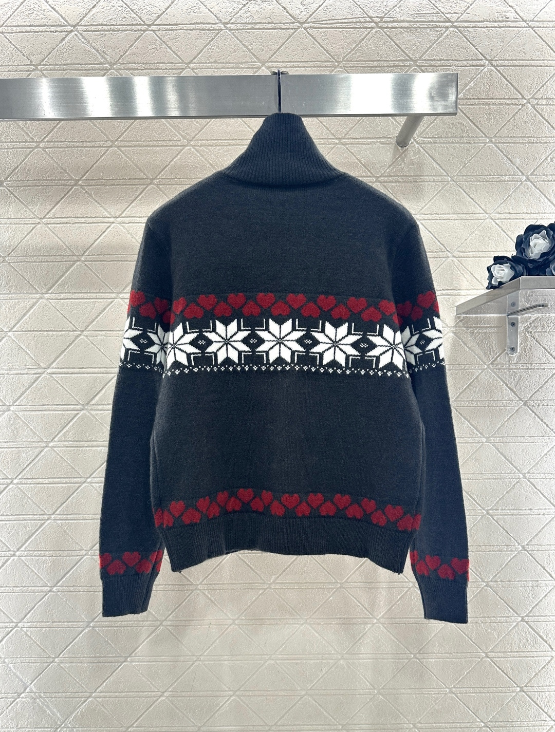 ♥Chane*♥2025新品上架 高领费尔岛开衫毛衣定制YB羊毛纱线材质，质感细腻，舒适保暖，立领纽扣开