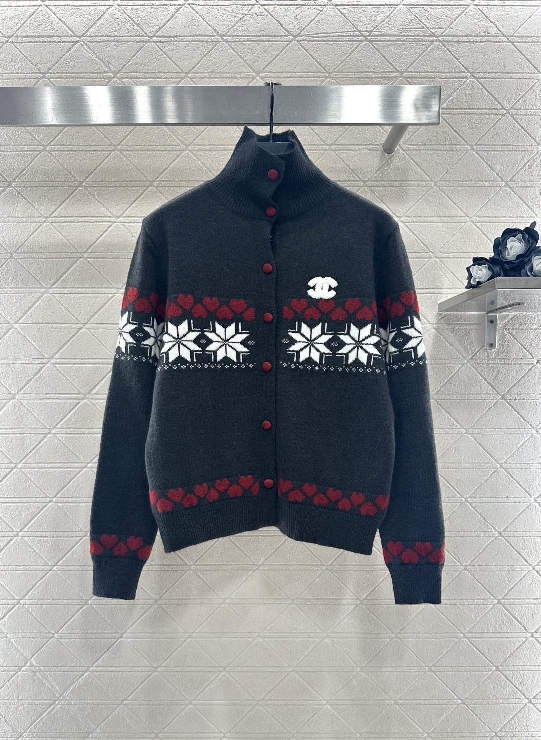 ♥Chane*♥2025新品上架 高领费尔岛开衫毛衣定制YB羊毛纱线材质，质感细腻，舒适保暖，立领纽扣开