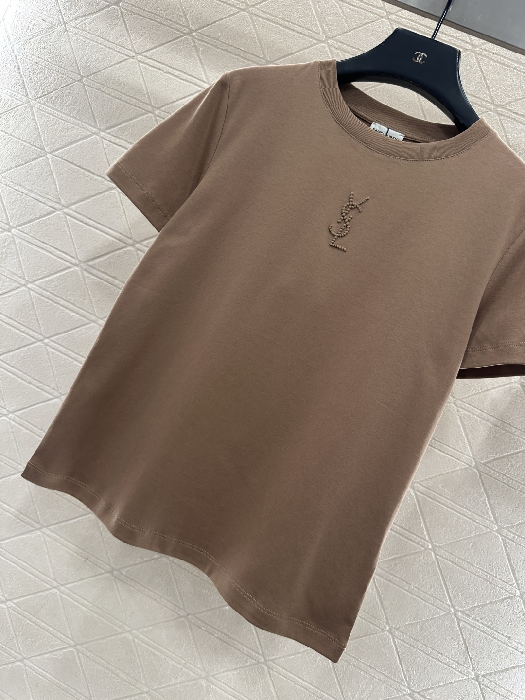 ♥Louis vuitto*♥2025新品上架 立体刺绣字母𝑇𝑒𝑒定制YB丝光全棉材质，透气舒适，质感十