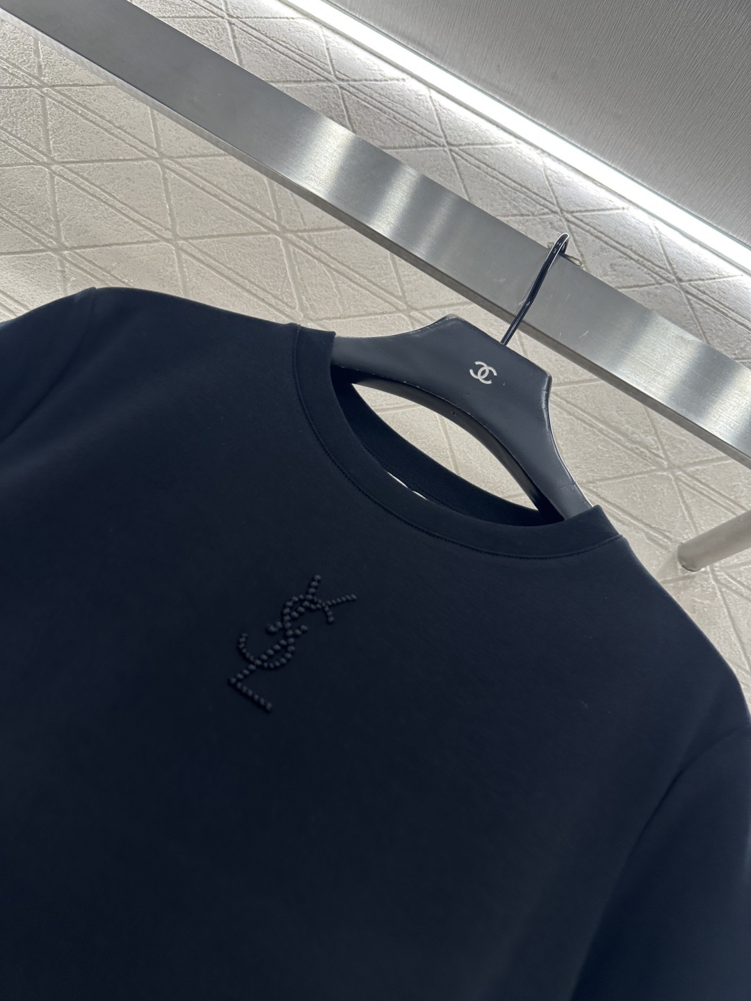 ♥Louis vuitto*♥2025新品上架 立体刺绣字母𝑇𝑒𝑒定制YB丝光全棉材质，透气舒适，质感十