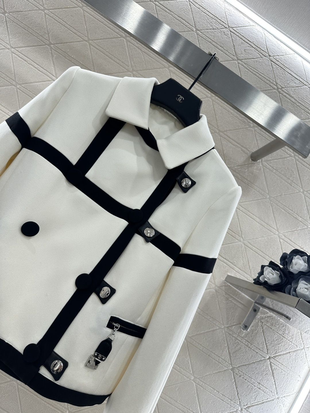 ♥Louis vuitto*♥2025新品上架 翻领撞色正肩西装定制YB进口醋酸材质，工艺处理手感光滑，