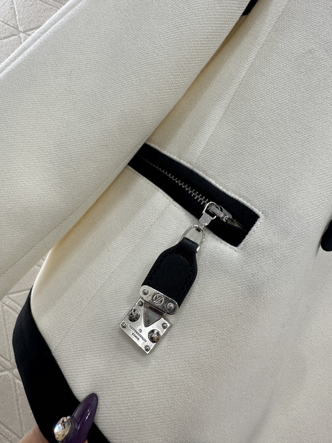 ♥Louis vuitto*♥2025新品上架 翻领撞色正肩西装定制YB进口醋酸材质，工艺处理手感光滑，