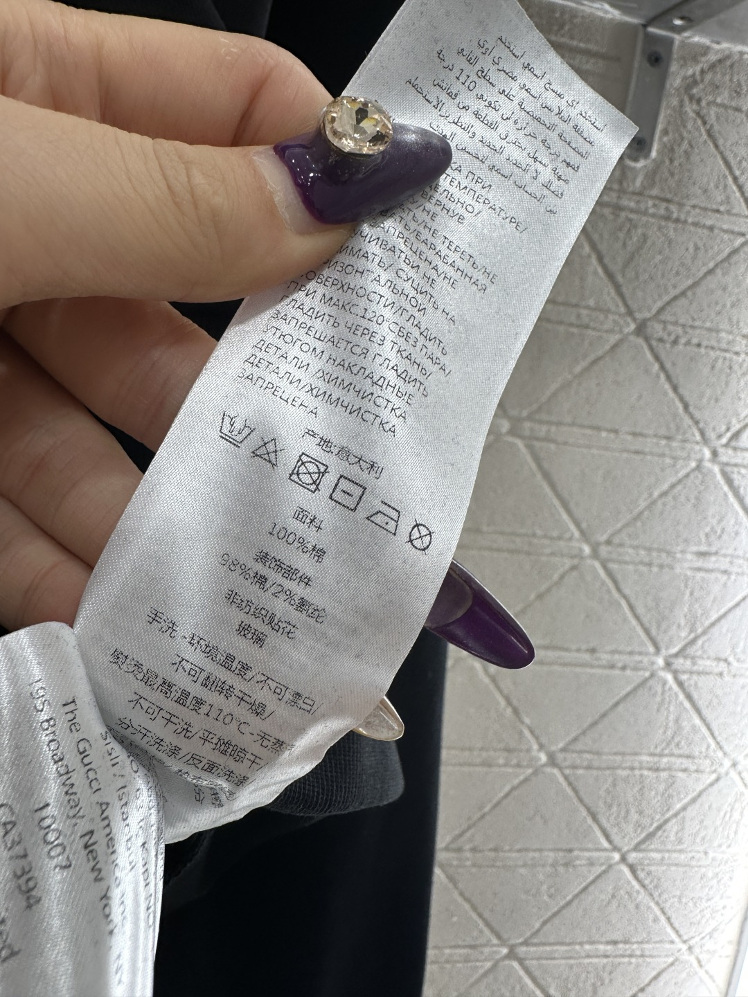 ♥Gucc*♥2025新品上架 圆领钉珠徽标卫衣定制YB原生全棉材质，久洗不易变形起球，质感十足，套头圆