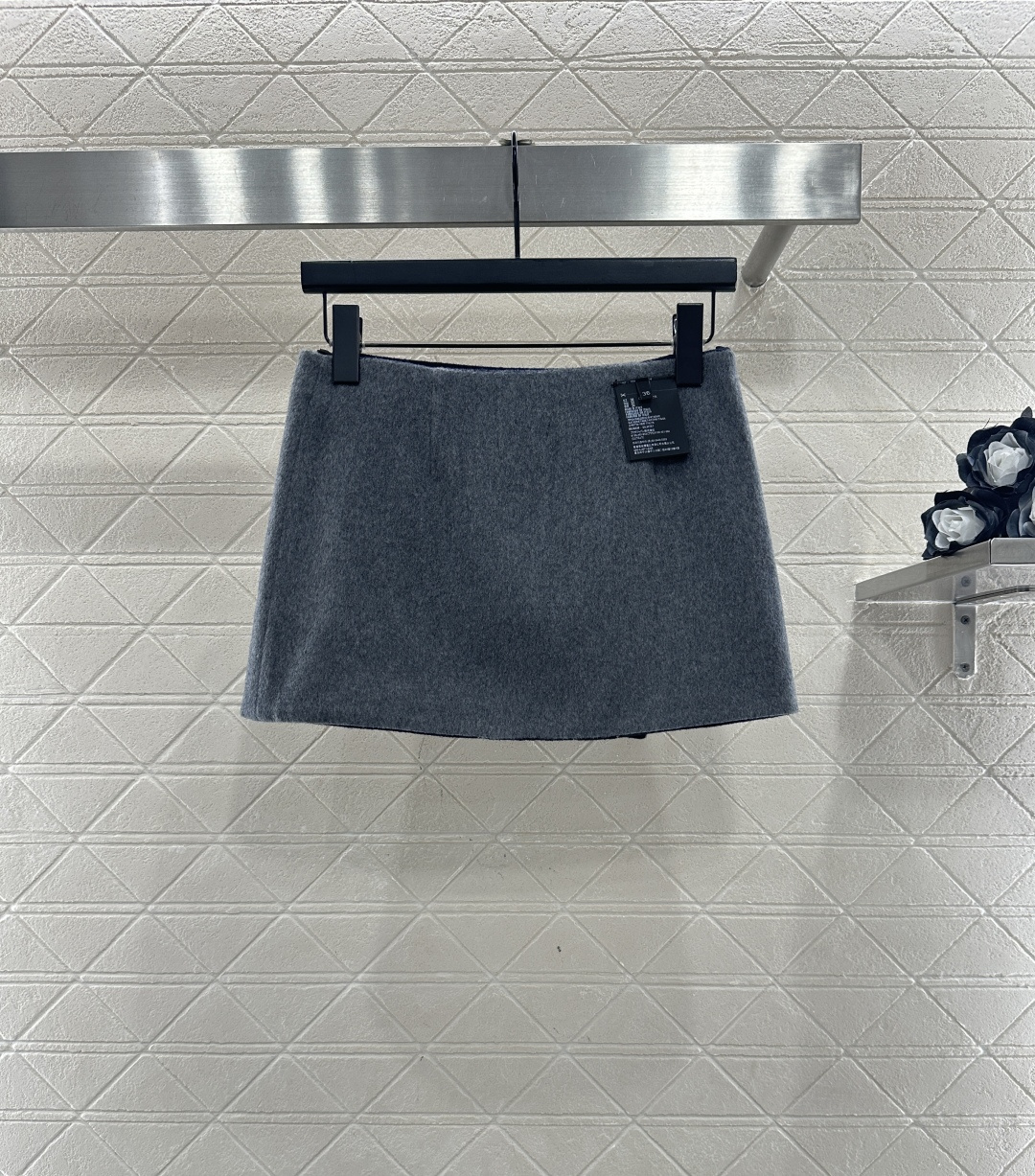 ♥Miumi♥2025新品上架 两面穿高腰一片式前挡半裙定制YB进口羊绒羊毛呢材质，质感高级，穿搭有型，