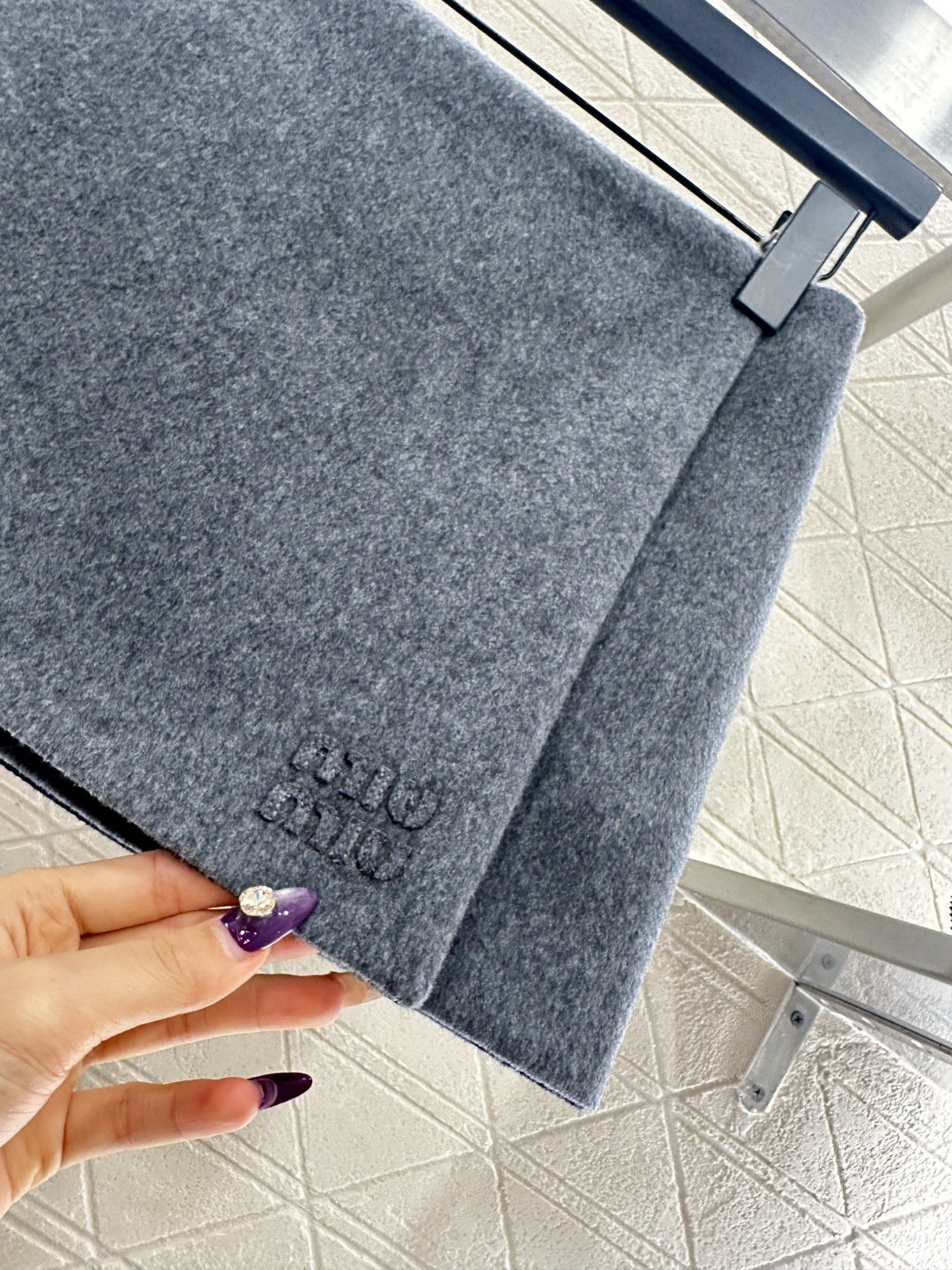 ♥Miumi♥2025新品上架 两面穿高腰一片式前挡半裙定制YB进口羊绒羊毛呢材质，质感高级，穿搭有型，