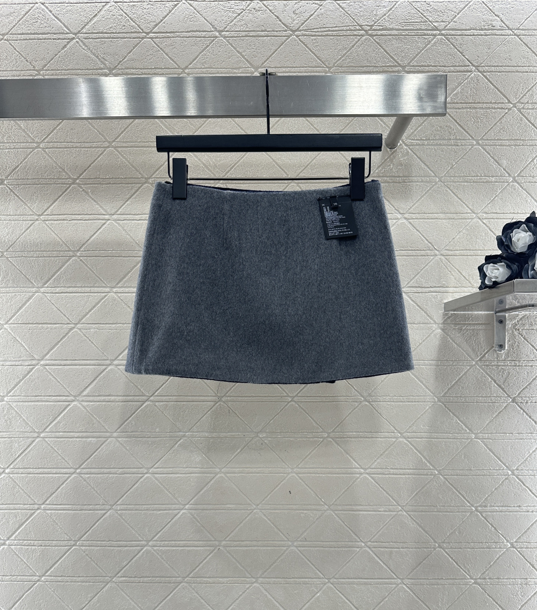 ♥Miumi♥2025新品上架 两面穿高腰一片式前挡半裙定制YB进口羊绒羊毛呢材质，质感高级，穿搭有型，