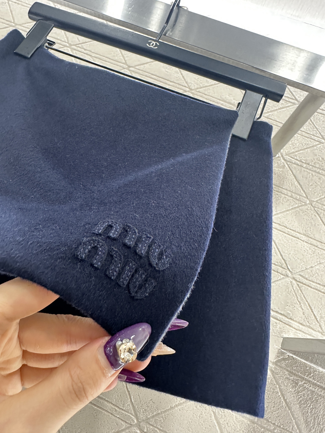 ♥Miumi♥2025新品上架 两面穿高腰一片式前挡半裙定制YB进口羊绒羊毛呢材质，质感高级，穿搭有型，