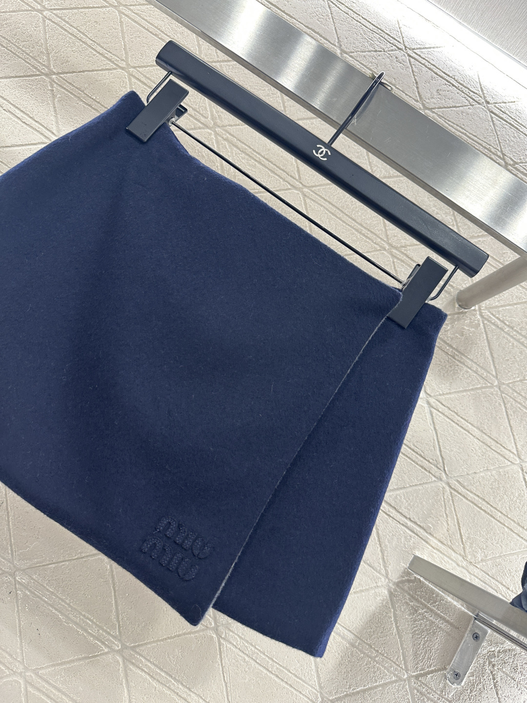 ♥Miumi♥2025新品上架 两面穿高腰一片式前挡半裙定制YB进口羊绒羊毛呢材质，质感高级，穿搭有型，