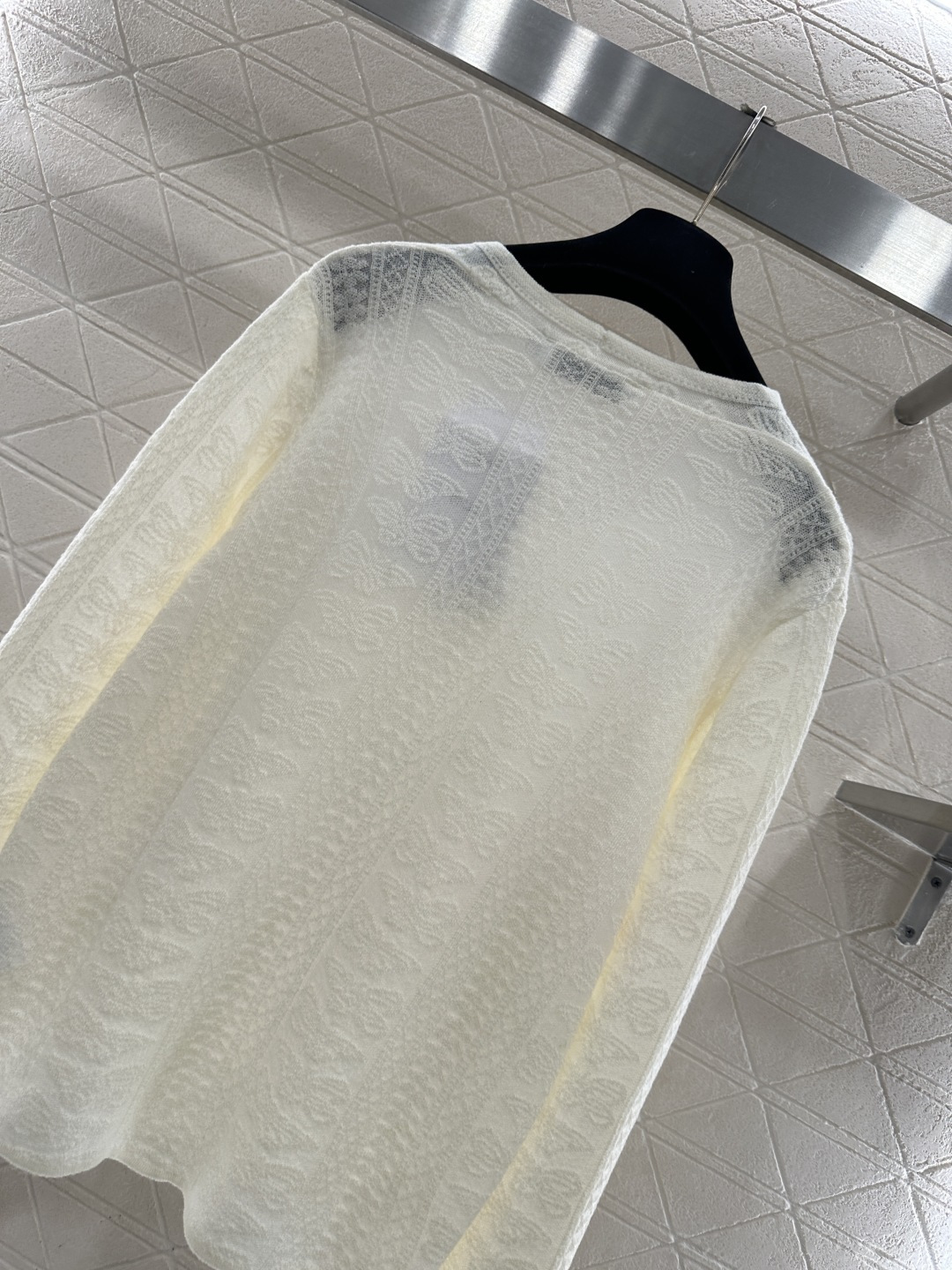 ♥Dio*♥2025新品上架 桃心领套头毛衣定制YB羊毛纱线材质，质感细腻，贴肤舒适，桃心领套头毛衣裁剪