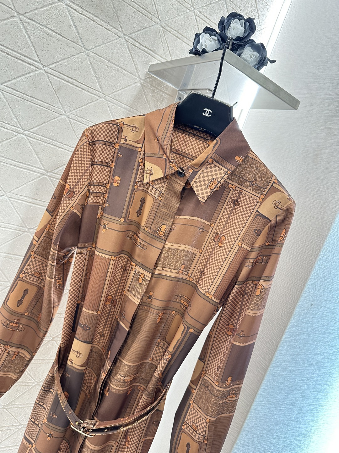 ♥Louis vuitto*♥2026新品上架 印花真丝腰带翻领衬衫裙定制YB进口真丝材质，质感细腻，垂