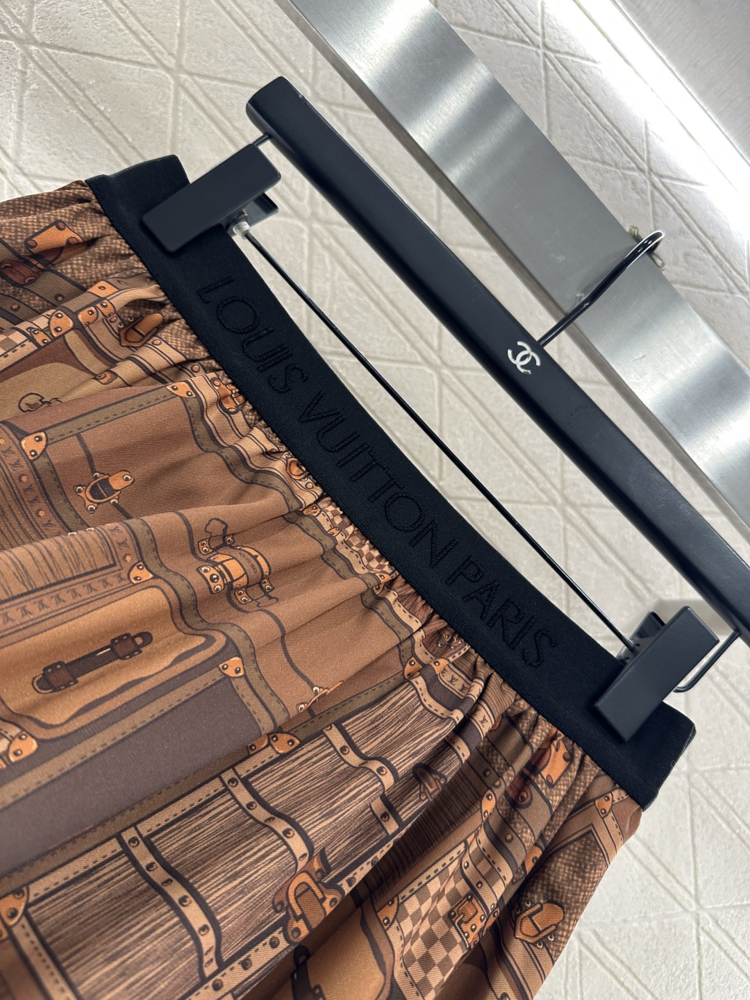 ♥Louis vuitto*♥2026新品上架 印花真丝翻领衬衫半裙套装定制YB进口真丝材质，质感细腻，