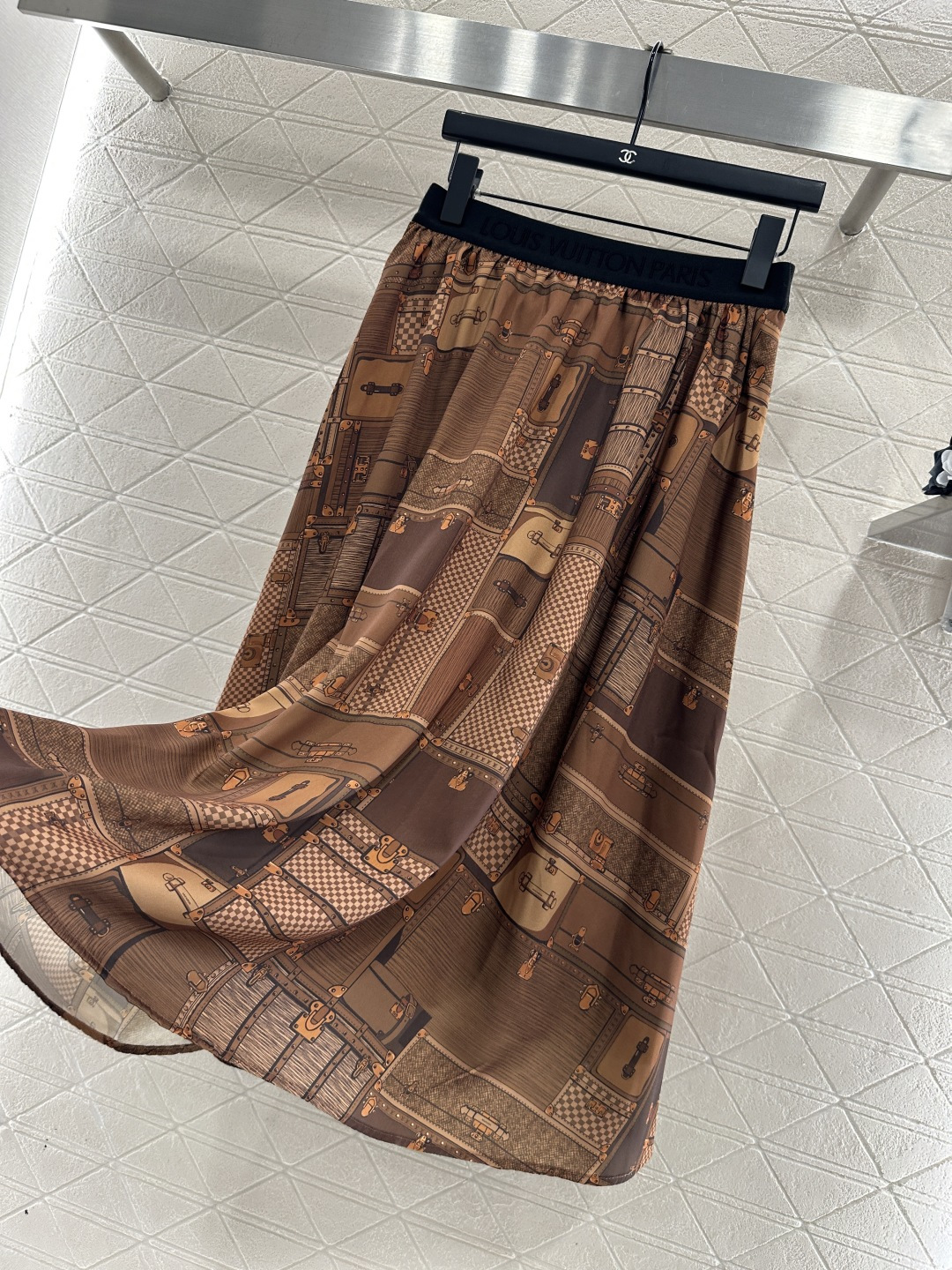 ♥Louis vuitto*♥2026新品上架 印花真丝翻领衬衫半裙套装定制YB进口真丝材质，质感细腻，