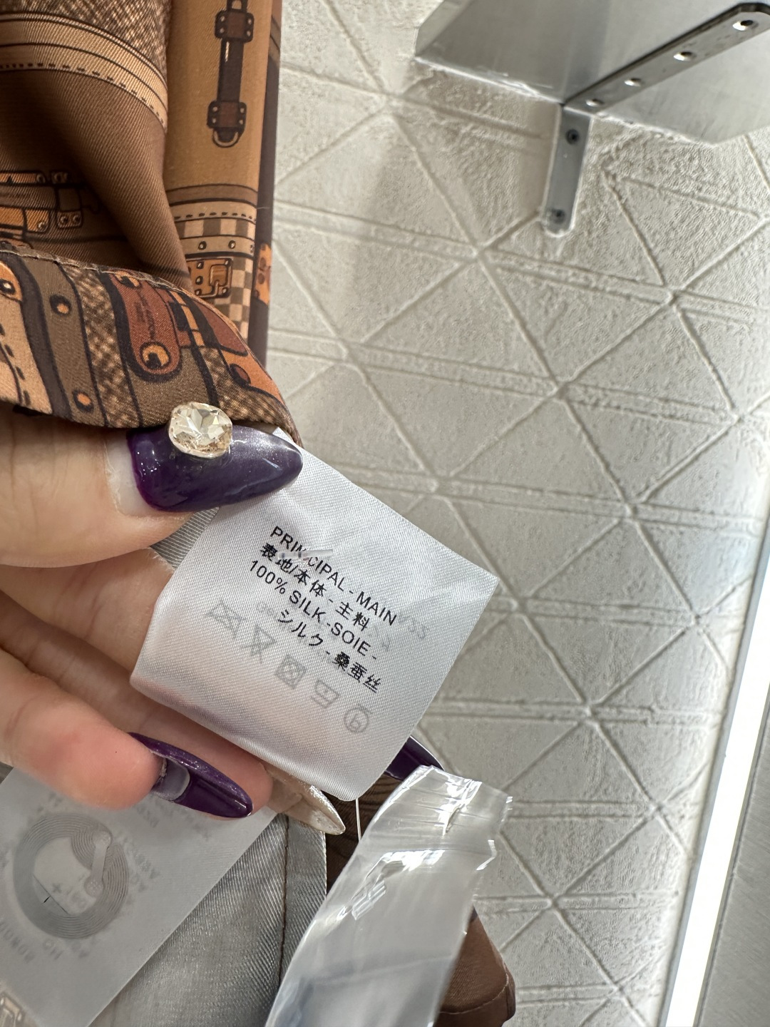 ♥Louis vuitto*♥2026新品上架 印花真丝翻领衬衫半裙套装定制YB进口真丝材质，质感细腻，