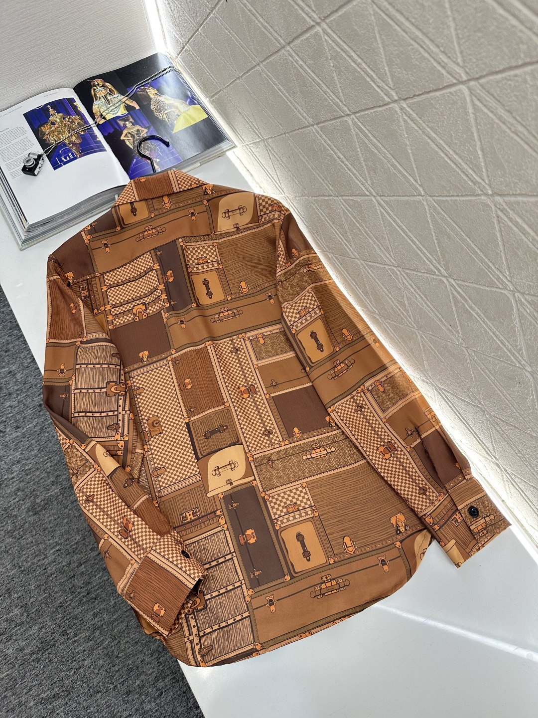 ♥Louis vuitto*♥2026新品上架 印花真丝翻领衬衫长裤套装定制YB进口真丝材质，质感细腻，