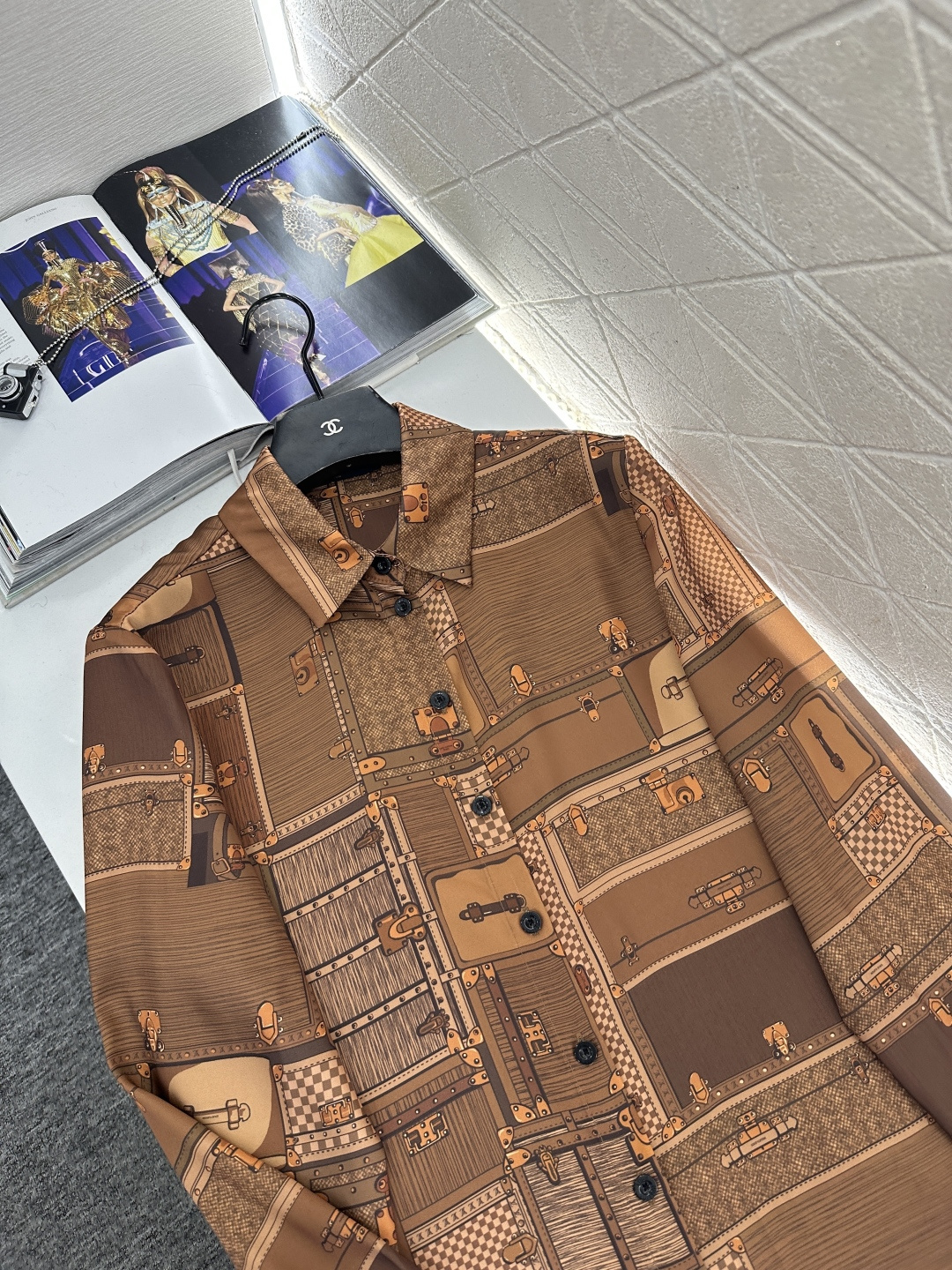 ♥Louis vuitto*♥2026新品上架 印花真丝翻领衬衫长裤套装定制YB进口真丝材质，质感细腻，