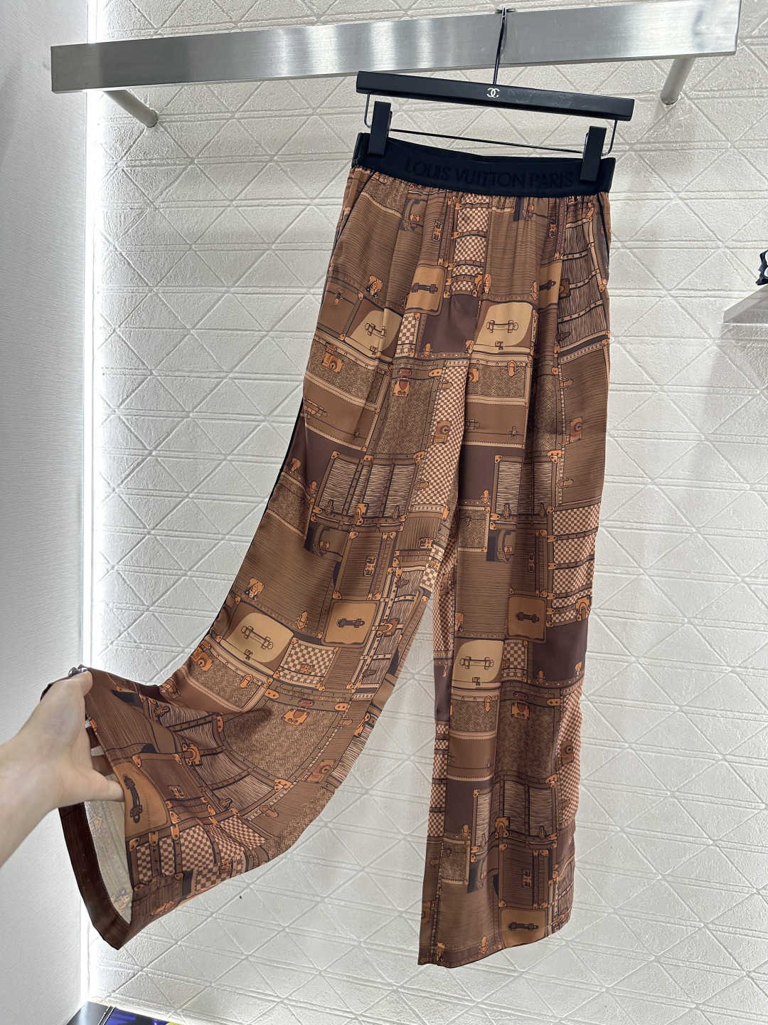 ♥Louis vuitto*♥2026新品上架 印花真丝翻领衬衫长裤套装定制YB进口真丝材质，质感细腻，