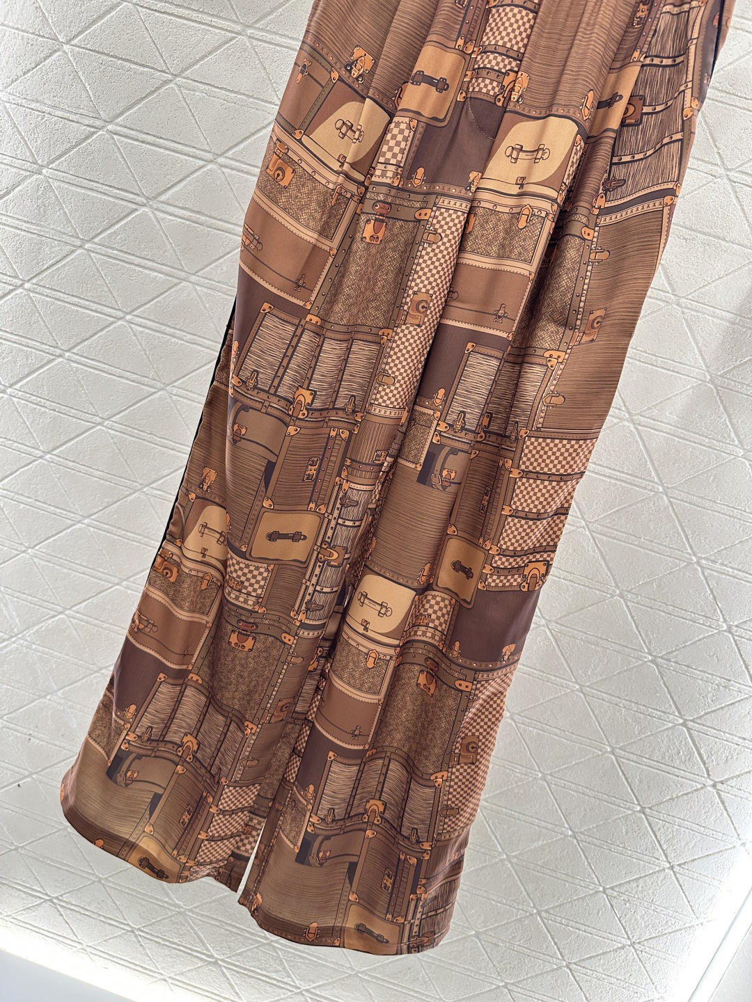 ♥Louis vuitto*♥2026新品上架 印花真丝翻领衬衫长裤套装定制YB进口真丝材质，质感细腻，