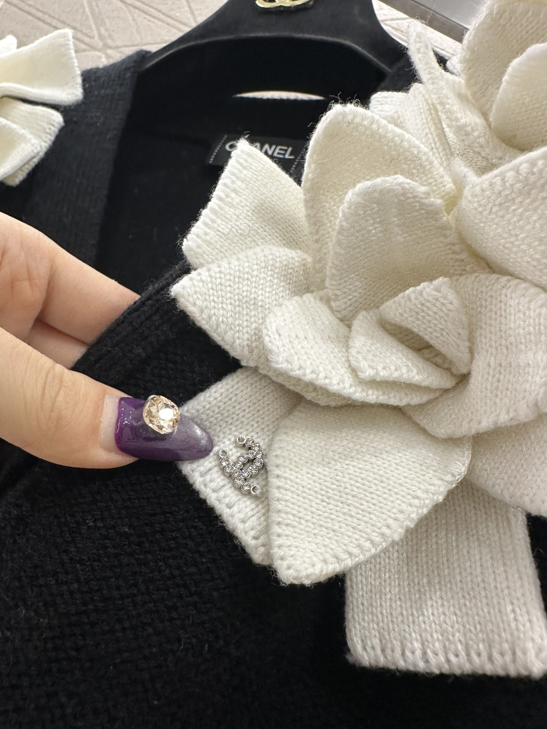 ♥Chane*♥2025新品上架 立体山茶花针织开衫定制YB羊毛纱线织造，质感高级，舒适柔软，V领针织开