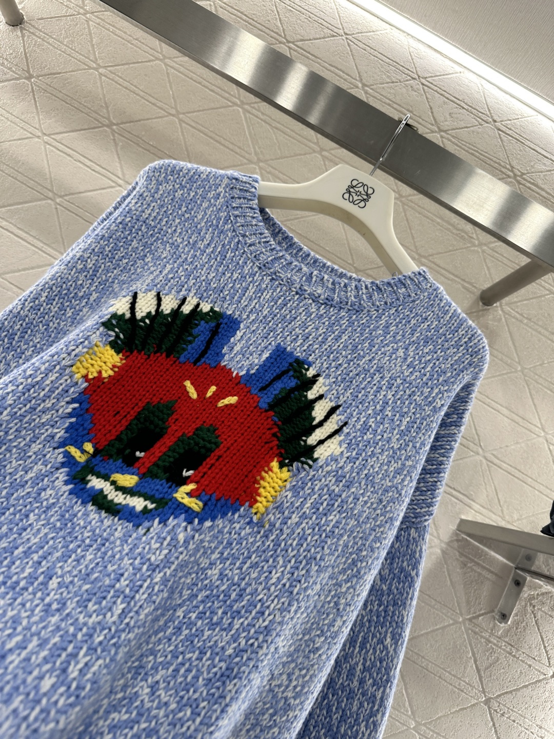 ♥Loew*♥2025新品上架 蓝白钩花针织毛衣定制YB羊毛纱线织造，穿搭舒适，质感十足，圆领针织套头毛