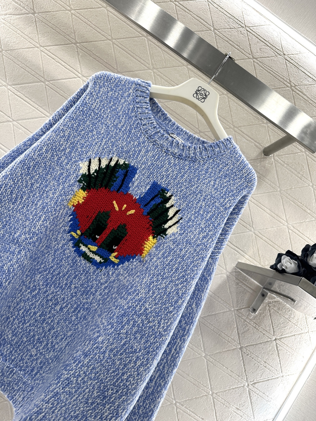 ♥Loew*♥2025新品上架 蓝白钩花针织毛衣定制YB羊毛纱线织造，穿搭舒适，质感十足，圆领针织套头毛