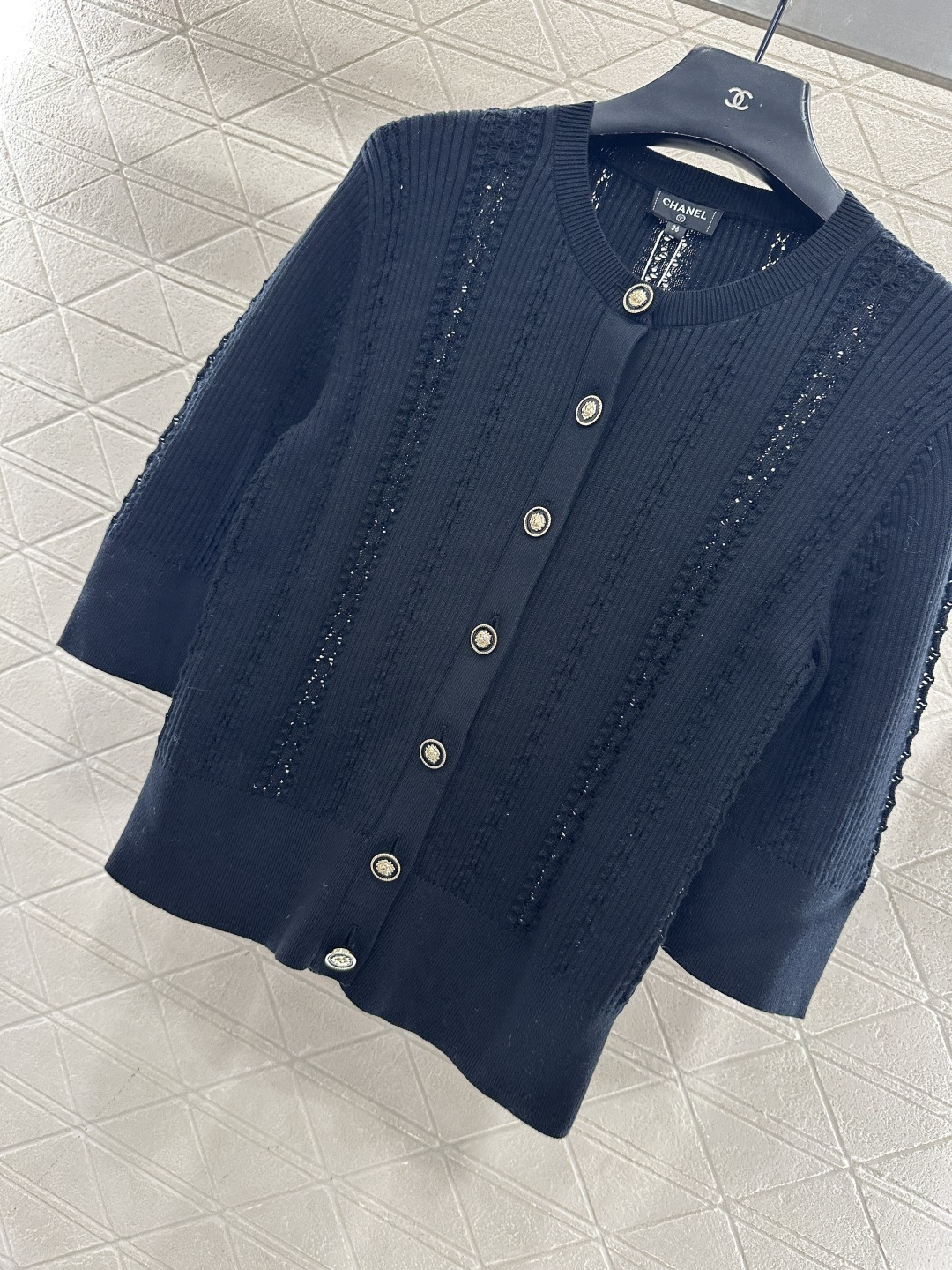 ♥Chane*♥2026新品上架 素色镂空中袖针织开衫定制YB棉毛纱线织造，质感舒适，穿搭有型，中袖针织