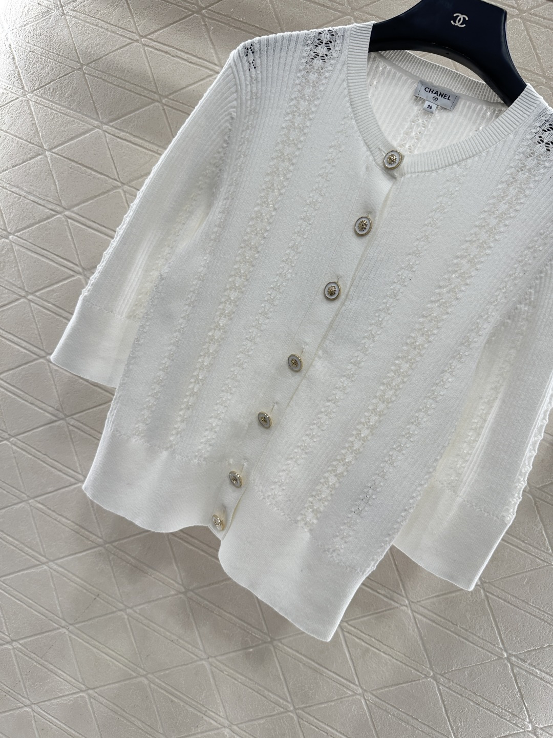 ♥Chane*♥2026新品上架 素色镂空中袖针织开衫定制YB棉毛纱线织造，质感舒适，穿搭有型，中袖针织