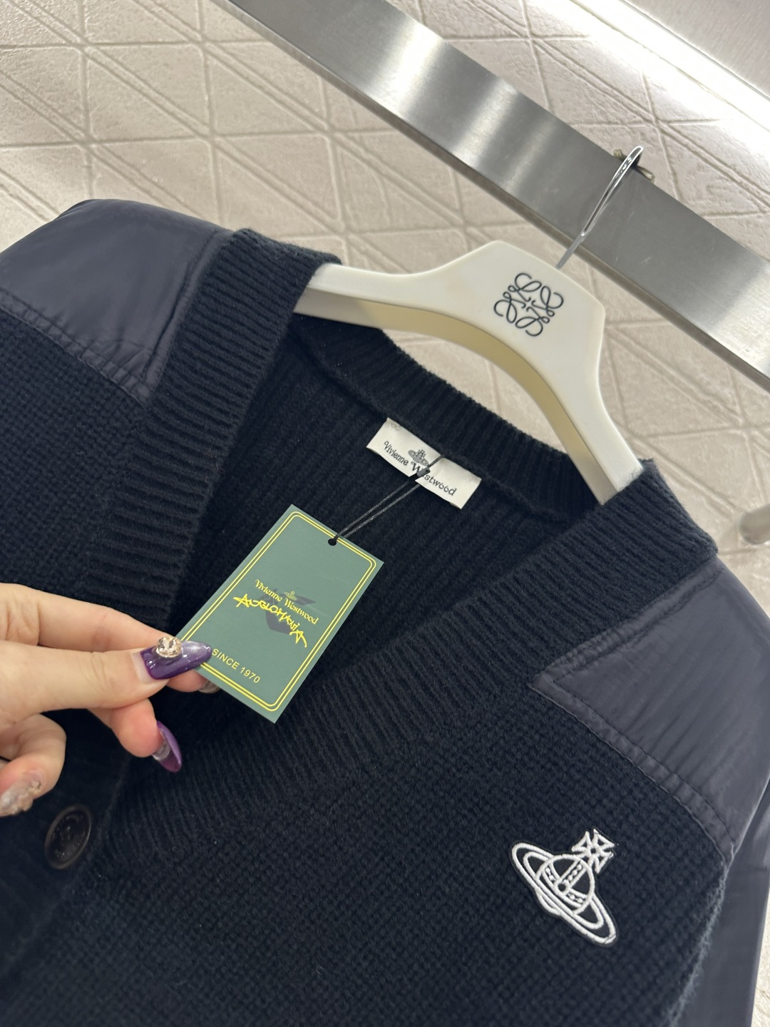 ♥West vivienn*♥2025新品上架 土星徽标针织开衫定制YB羊毛纱线织造，质感高级，穿搭舒适