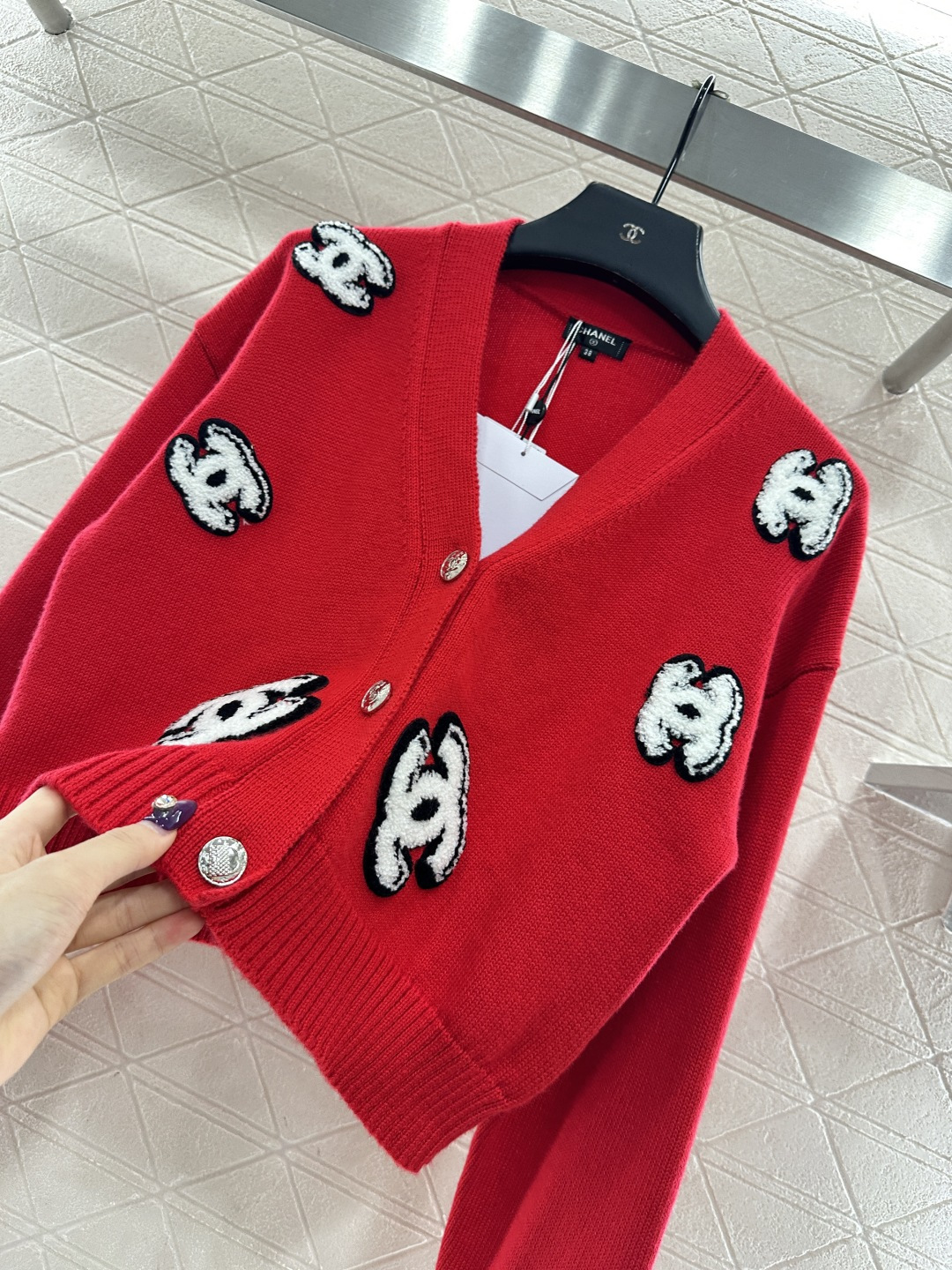 ♥Chane*♥2025新品上架 双C字母针织开衫定制YB全棉纱线织造 质感细腻 舒适好穿 V领短款针织