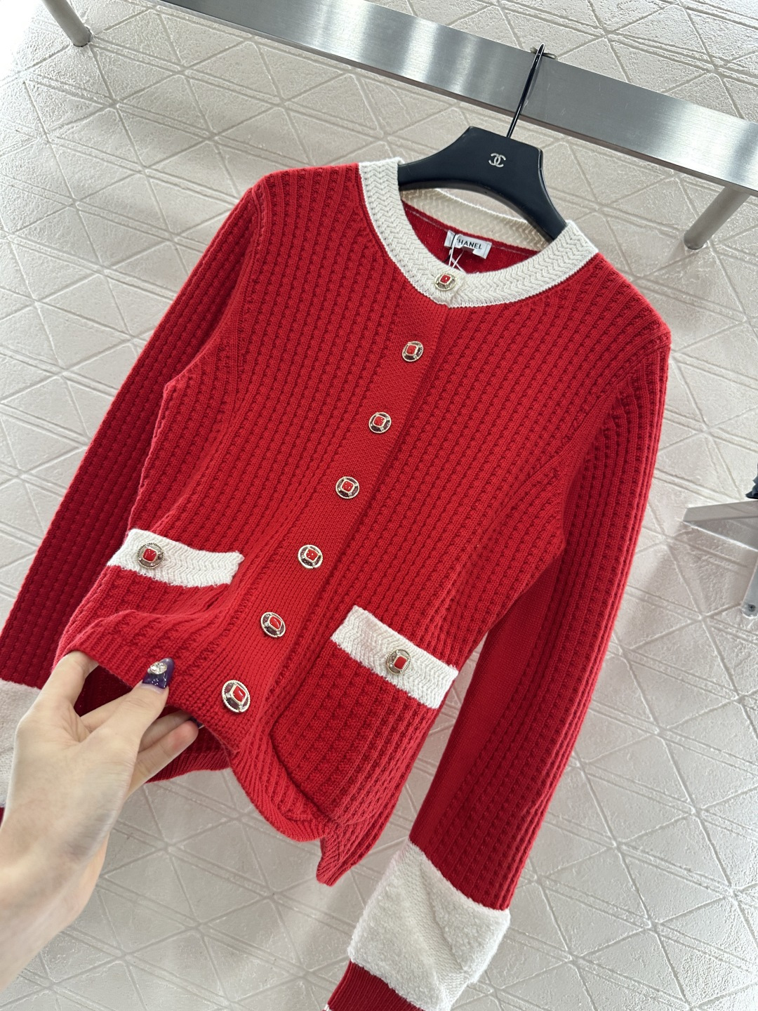 ♥Chane*♥2025新品上架 黑白撞色口袋针织开衫25coco滑雪🎿系列#定制YB羊毛纱线织造，质感