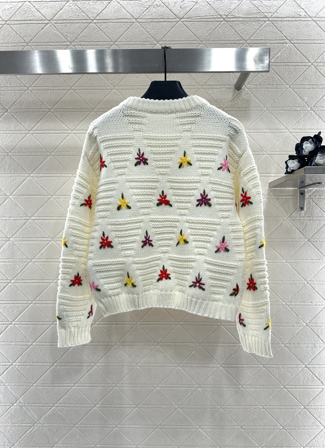 ♥Miumi*♥2025新品上架 彩色刺绣花朵针织毛衣定制YB羊毛纱线织造，穿搭舒适，质感十足，圆领针织