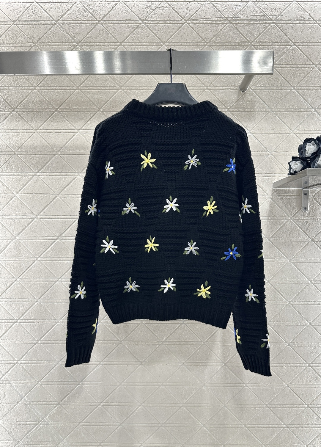 ♥Miumi*♥2025新品上架 彩色刺绣花朵针织毛衣定制YB羊毛纱线织造，穿搭舒适，质感十足，圆领针织