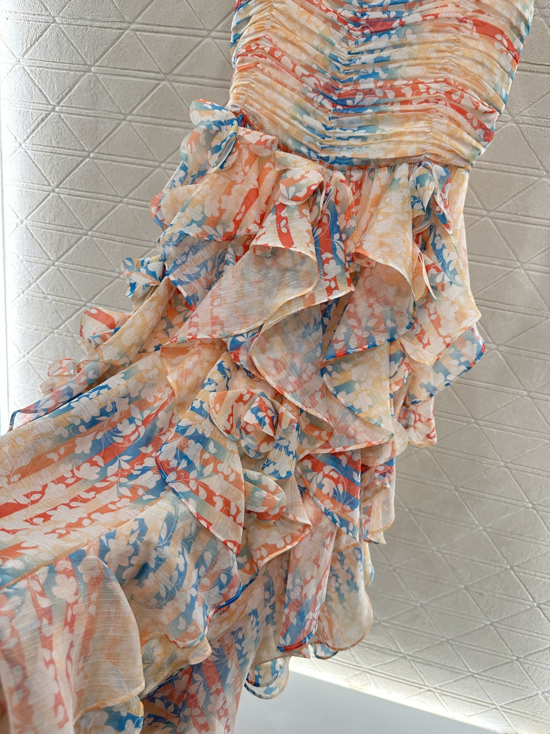 ♥Chane♥2026新品上架 山茶花层叠连衣裙定制YB进口真丝纺纱材质，质地轻薄，柔软飘逸，多重层叠连