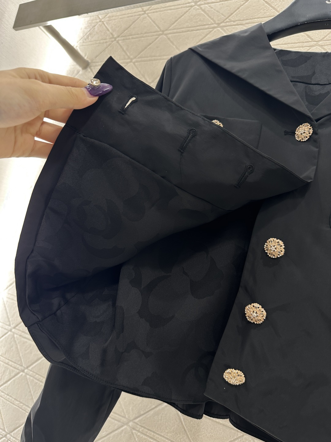 ♥Chane*♥2026新品上架 海军翻领上衣压褶半裙套装定制YB进口丝塔稠材质，质感光泽，穿搭轻盈舒适