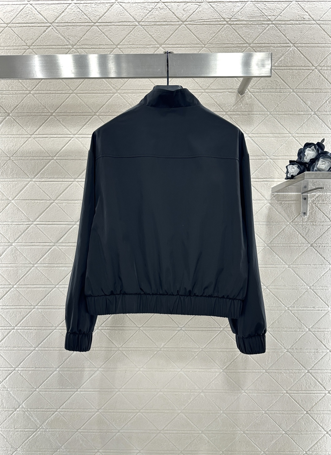♥Chane*♥2026新品上架 立领夹克外套定制YB进口丝塔稠材质，质感光泽，穿搭轻盈舒适，立领夹克外