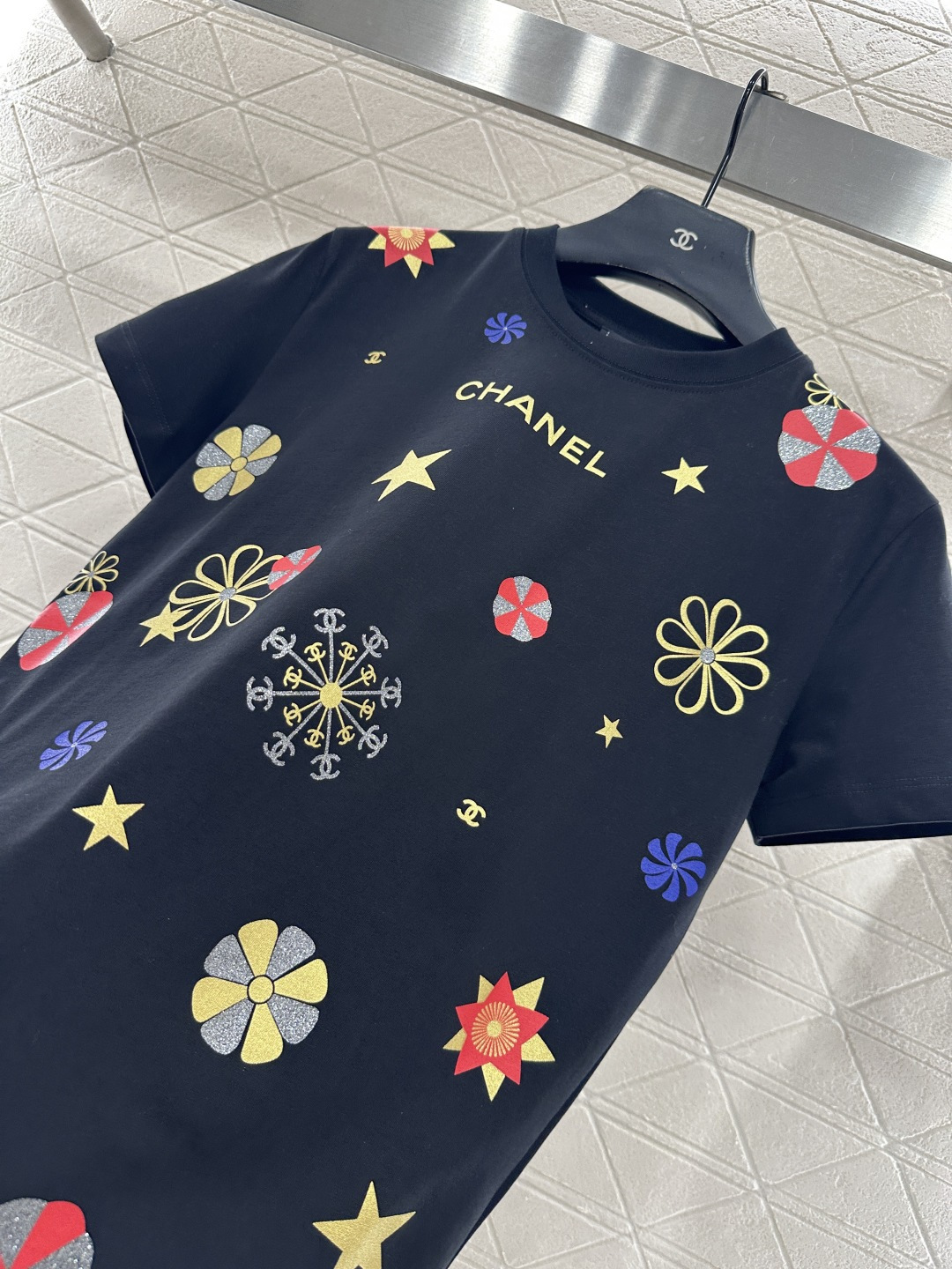 ♥Chane*♥2026新品上架 氛围多彩印花𝑇𝑒𝑒定制YB丝光全棉材质，透气舒适，穿搭舒适，常规短袖T