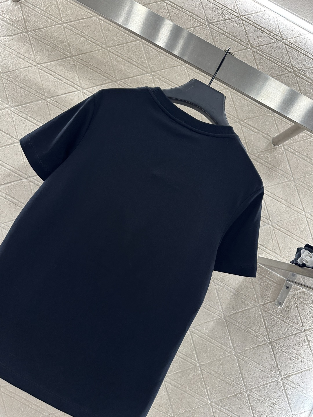 ♥Chane*♥2025新品上架 钉珠徽标圆领𝑇𝑒𝑒定制YB丝光全棉材质，质感光泽，丝滑舒适，常规短袖T