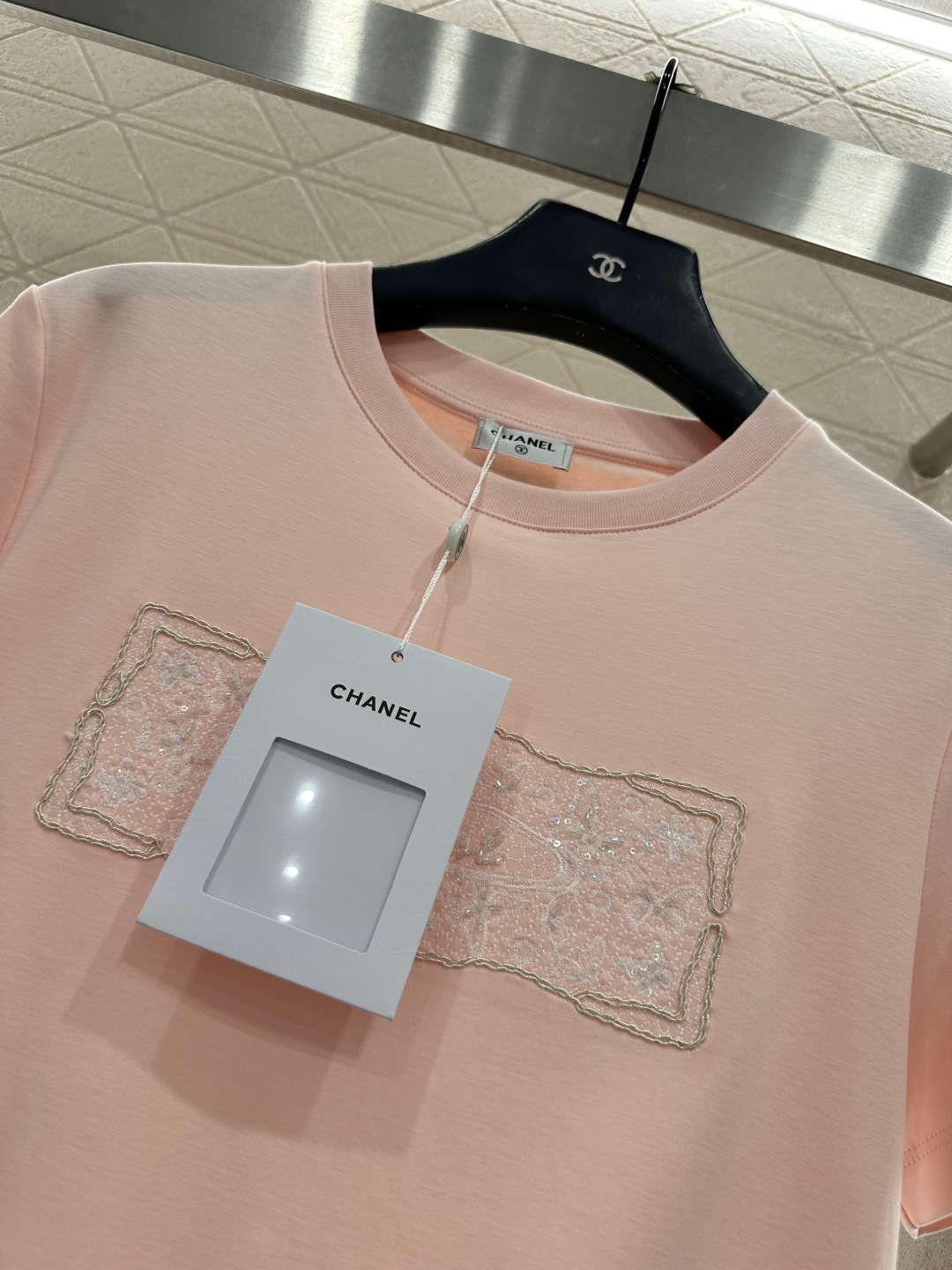 ♥Chane*♥2025新品上架 钉珠徽标圆领𝑇𝑒𝑒定制YB丝光全棉材质，质感光泽，丝滑舒适，常规短袖T