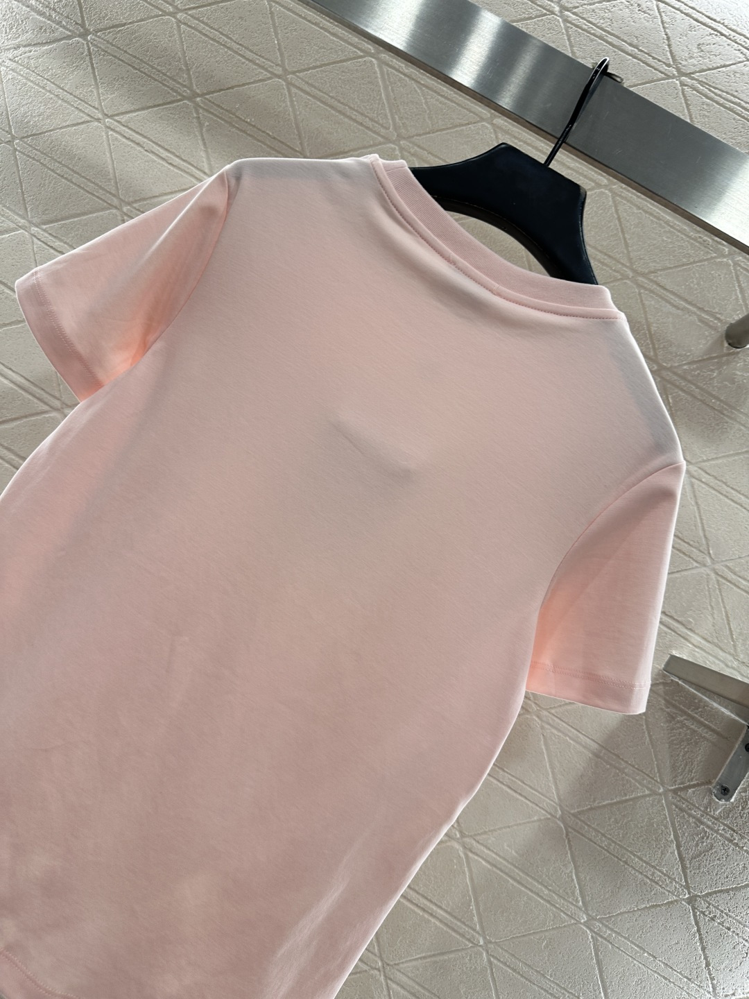 ♥Chane*♥2025新品上架 钉珠徽标圆领𝑇𝑒𝑒定制YB丝光全棉材质，质感光泽，丝滑舒适，常规短袖T