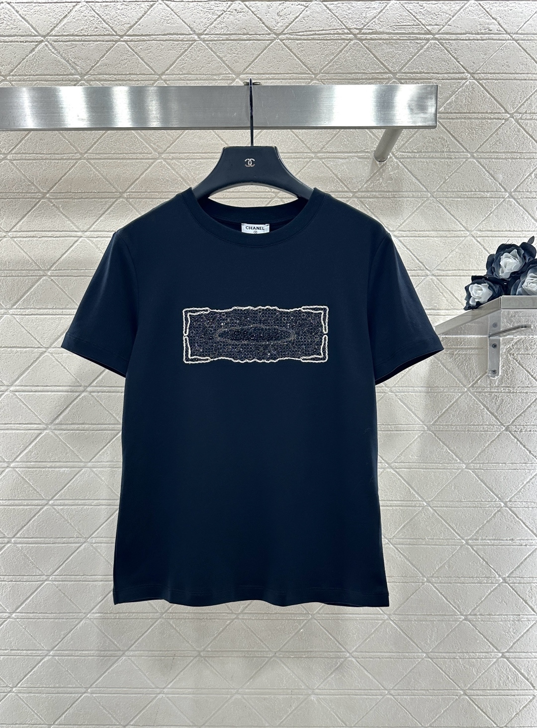 ♥Chane*♥2025新品上架 钉珠徽标圆领𝑇𝑒𝑒定制YB丝光全棉材质，质感光泽，丝滑舒适，常规短袖T