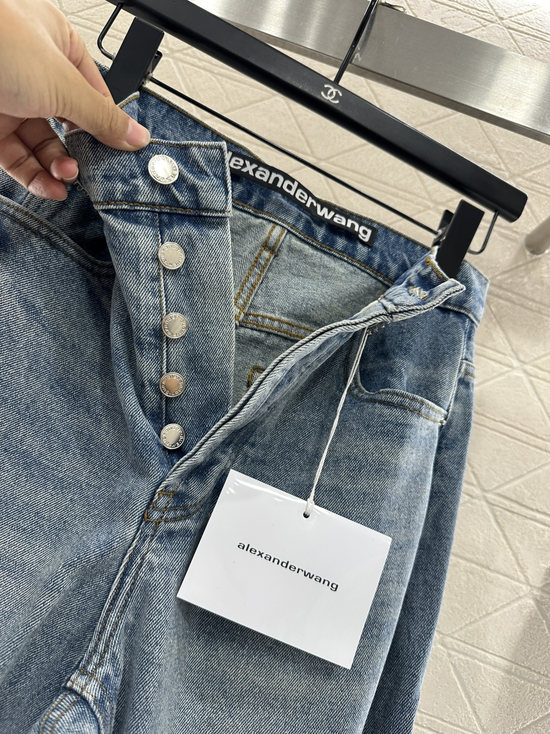 ♥Alexander wan*♥2026新品上架 做旧磨白水钻弯刀牛仔长裤定制YB斜纹牛仔棉材质，穿搭舒