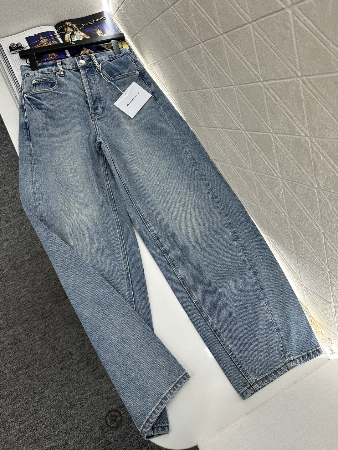 ♥Alexander wan*♥2026新品上架 做旧磨白水钻弯刀牛仔长裤定制YB斜纹牛仔棉材质，穿搭舒