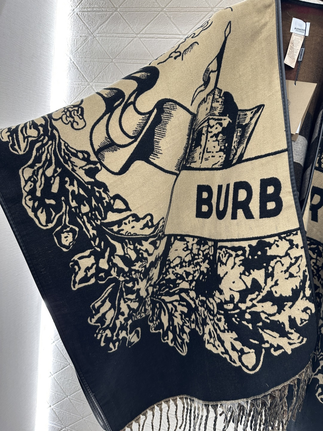 ♥BBR*♥2025新品上架 两面穿针织流苏斗篷披肩定制YB羊绒羊毛纱线织造，质感高级，舒适柔软，斗篷式