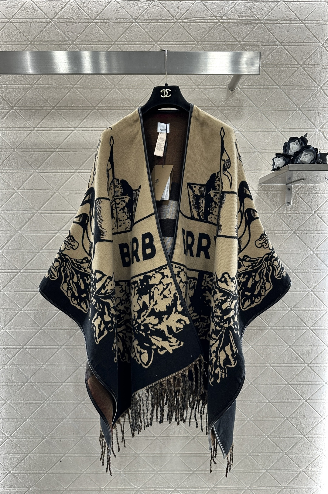 ♥BBR*♥2025新品上架 两面穿针织流苏斗篷披肩定制YB羊绒羊毛纱线织造，质感高级，舒适柔软，斗篷式