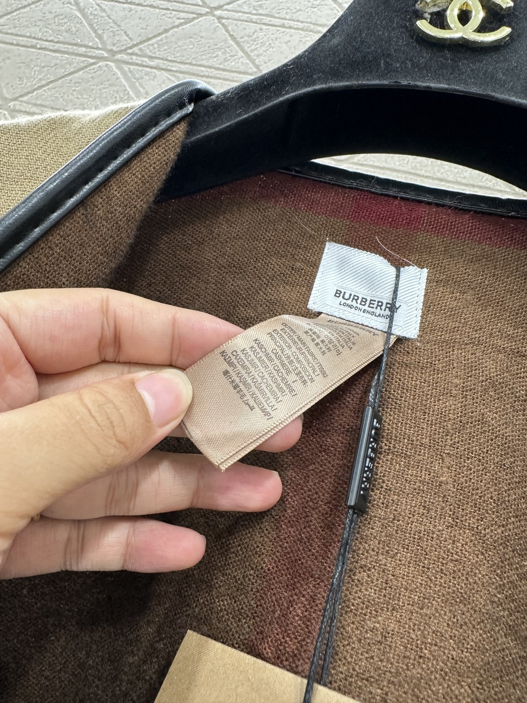 ♥BBR*♥2025新品上架 两面穿针织流苏斗篷披肩定制YB羊绒羊毛纱线织造，质感高级，舒适柔软，斗篷式