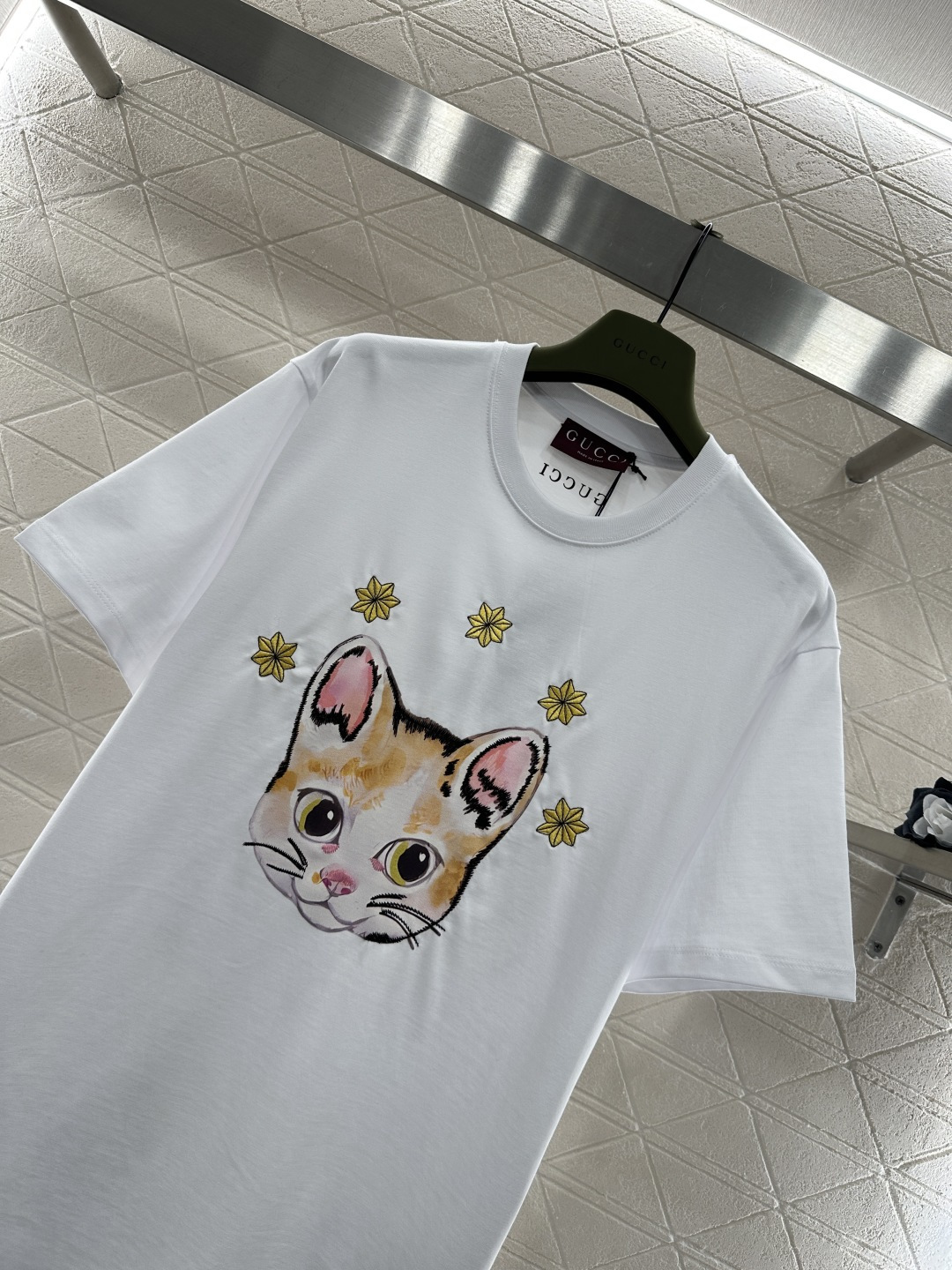 ♥Gucc*♥2026新品上架 刺绣印花圆领𝑇𝑒𝑒定制YB原生全棉材质，透气舒适，质感十足，宽松短袖T恤